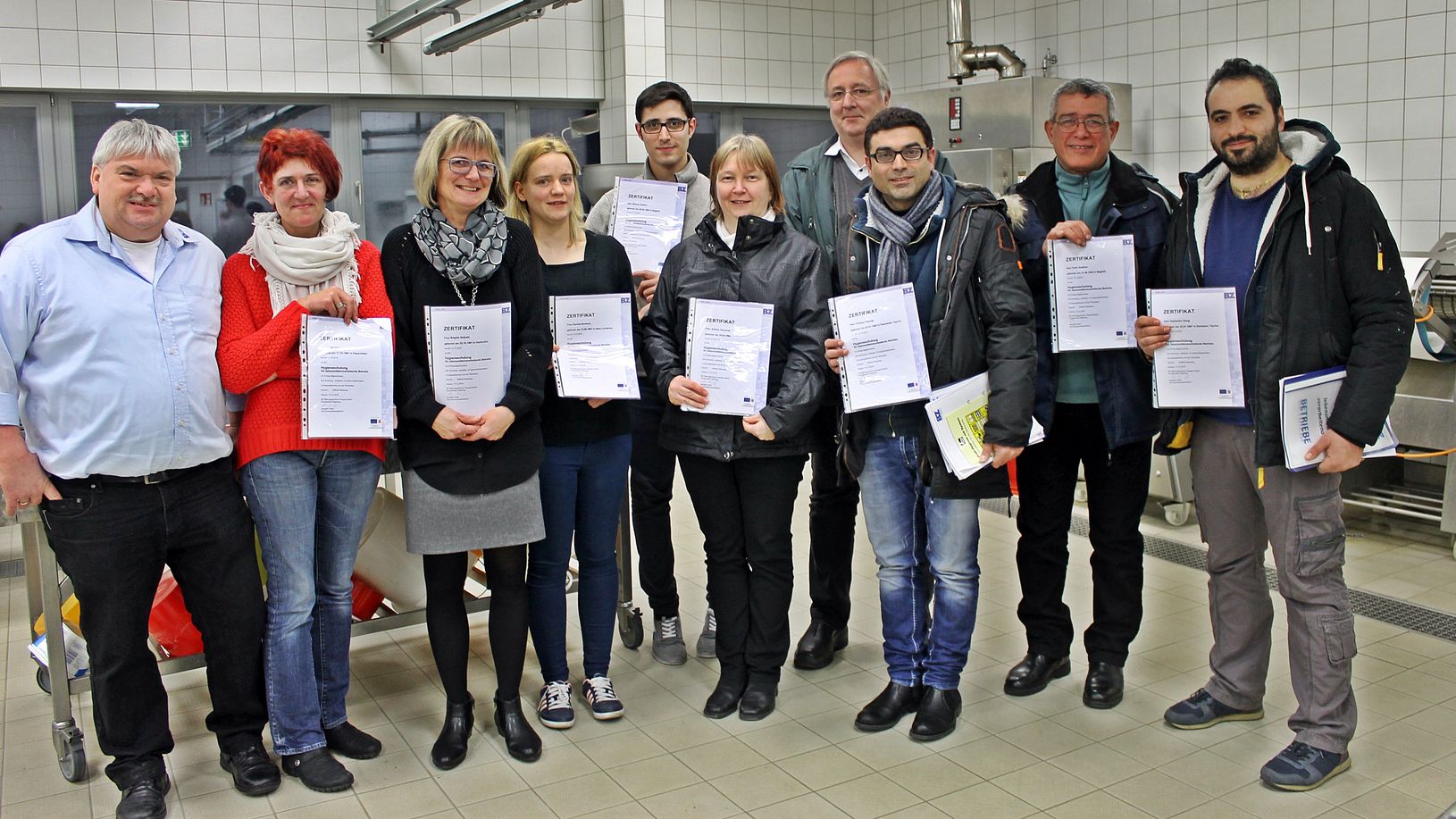 Ausbildungsmeister im BZ Kassel Wilfried Reinecke mit den Teilnehmern der Hygieneschulung